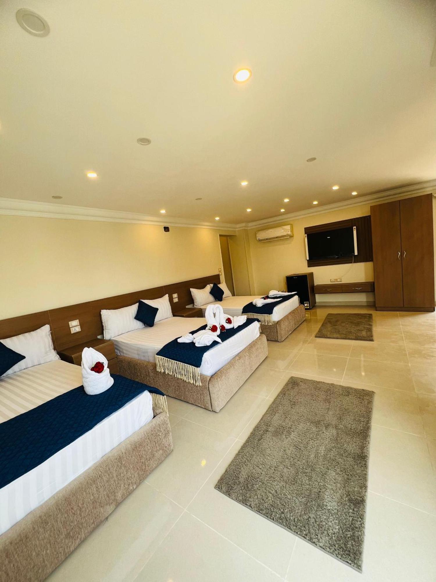 Town Hotel Кайро Екстериор снимка